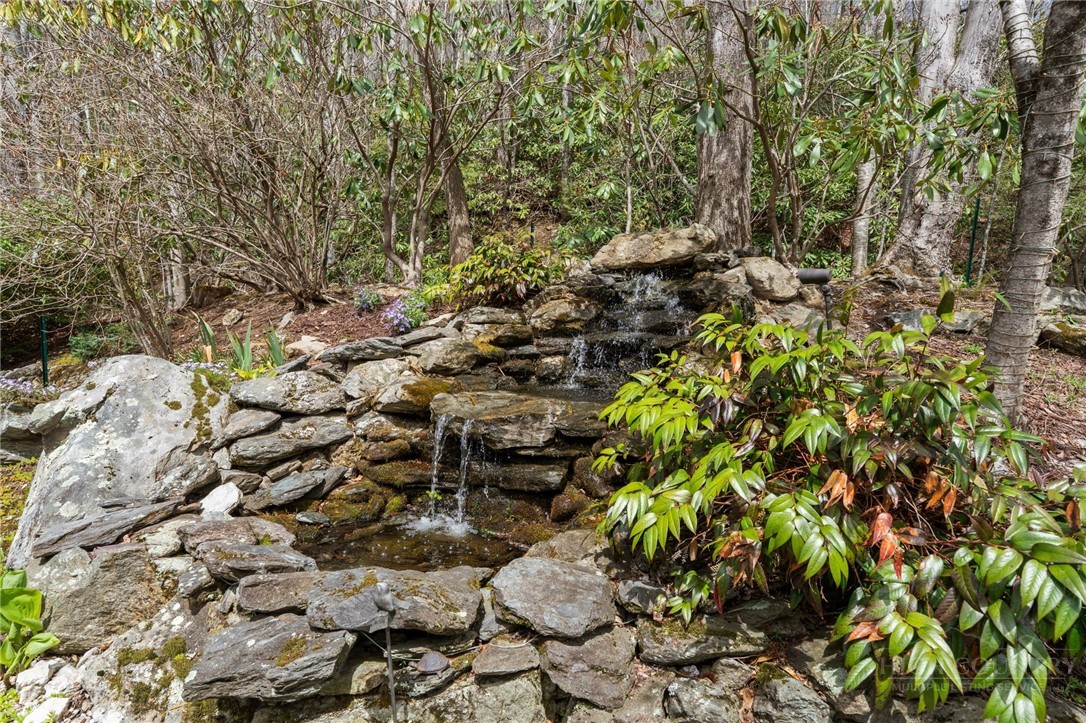 220 Woodwinds Lane Property Photo 49