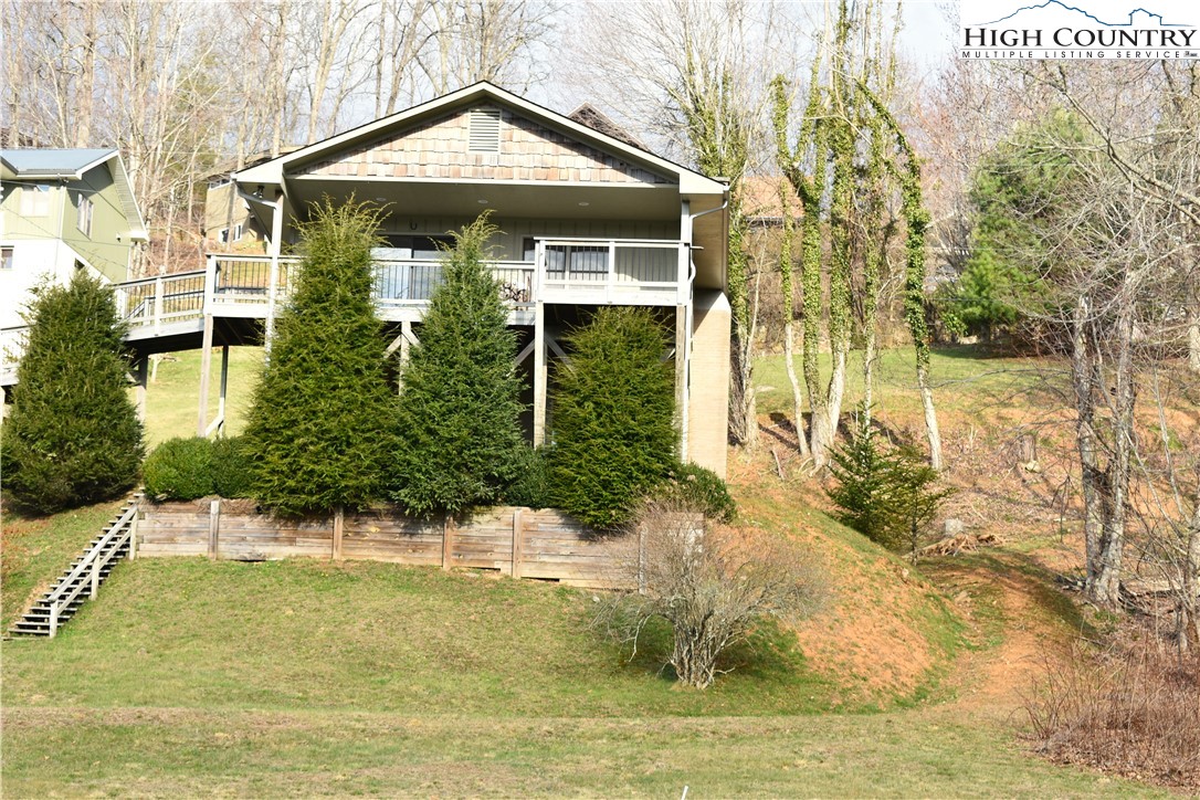 733 Azalea Drive Property Photo 1