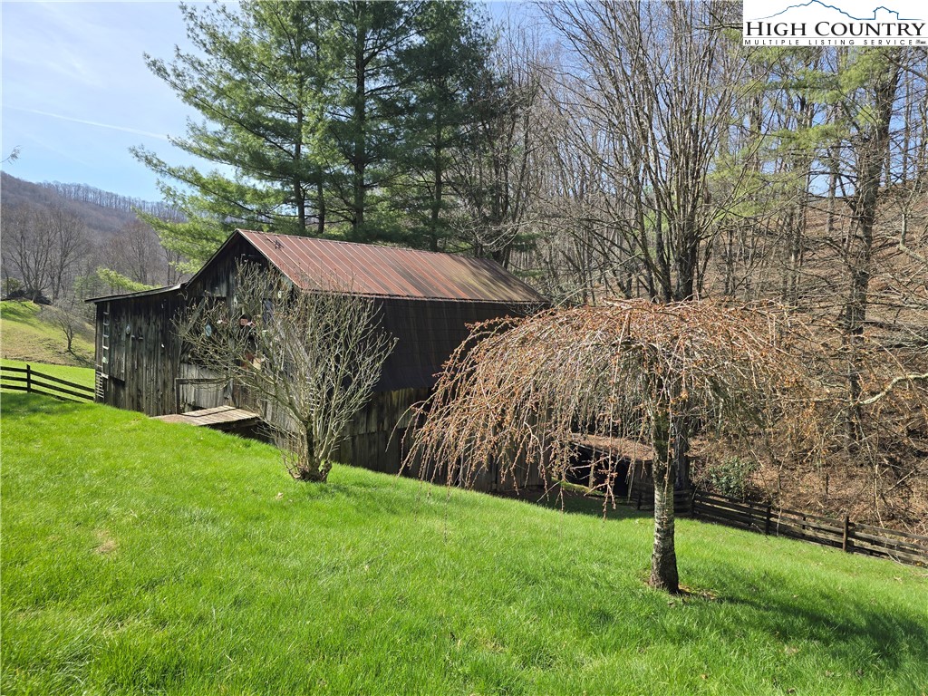 3160 Roundabout Road Property Photo 12