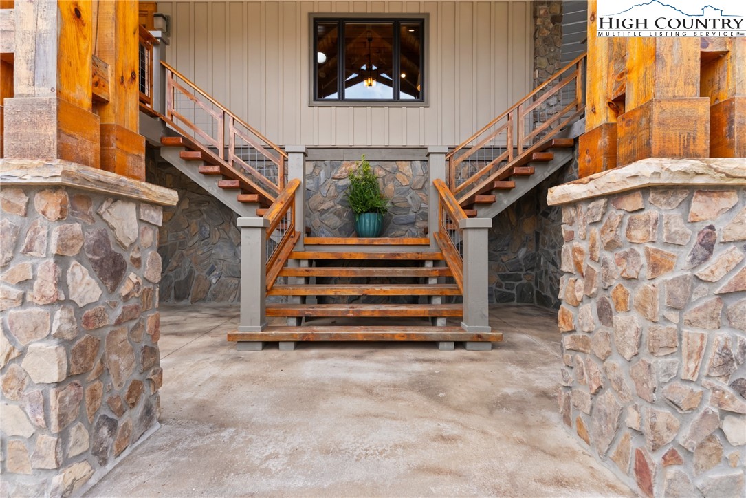 110 Mountain Hearth Drive Property Photo 4