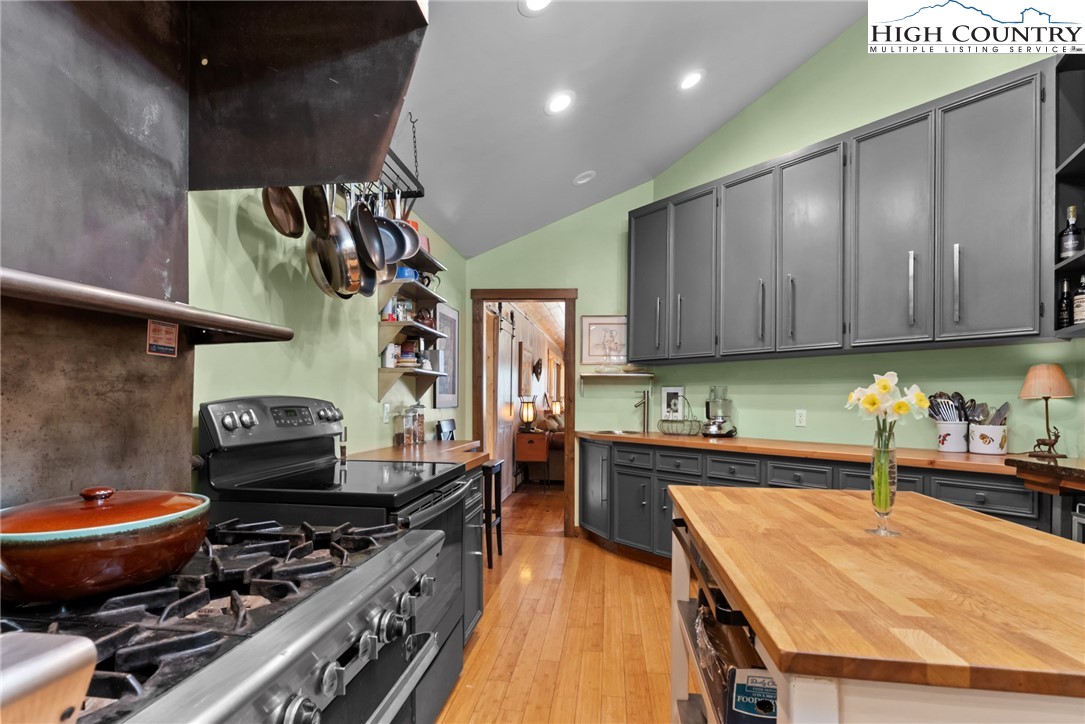 110 Mountain Hearth Drive Property Photo 16
