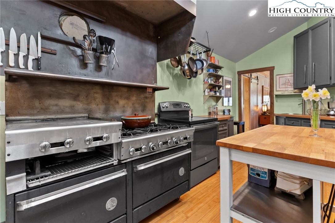 110 Mountain Hearth Drive Property Photo 18