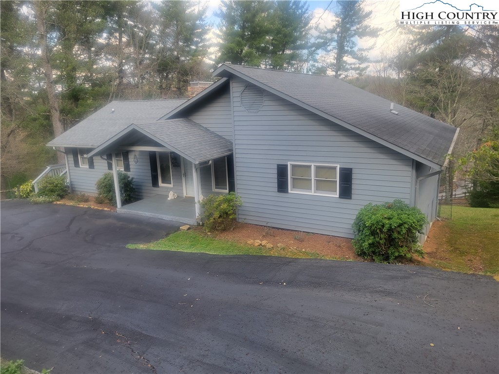 488 Meadow View Road Property Photo 2