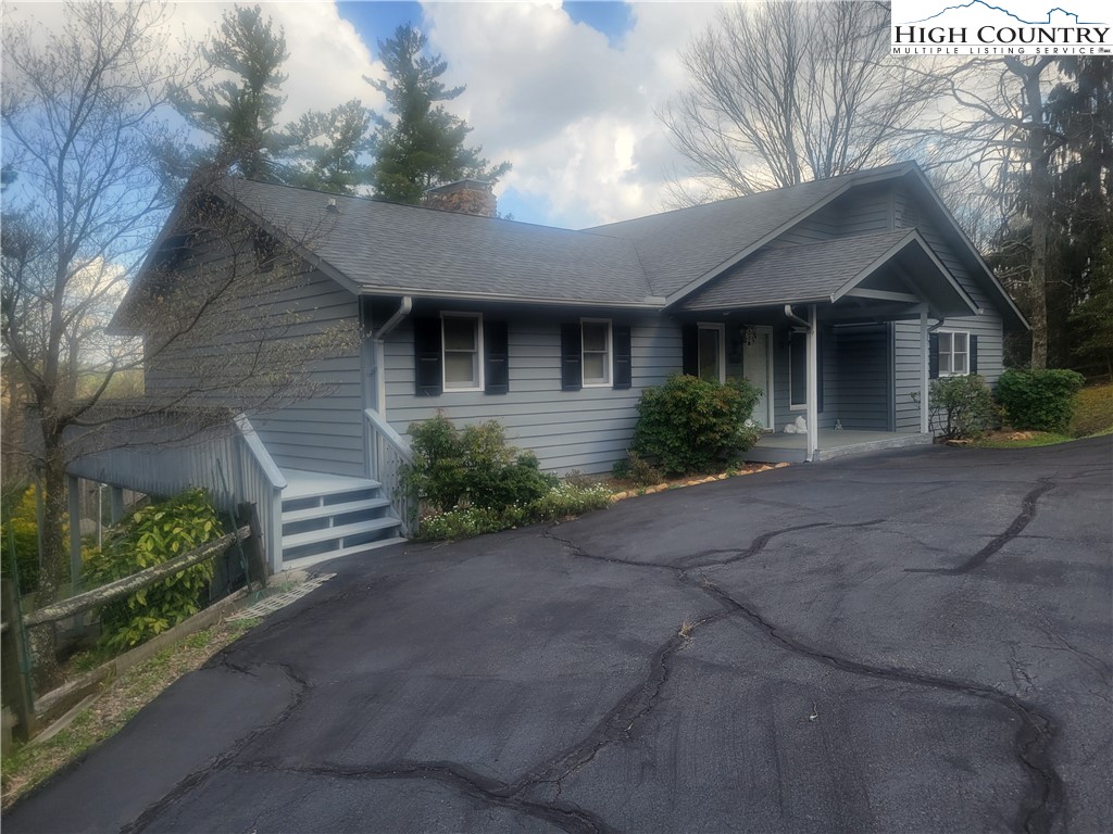 488 Meadow View Road Property Photo 3