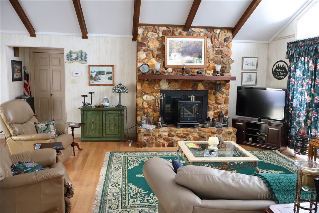 488 Meadow View Road Property Photo 5