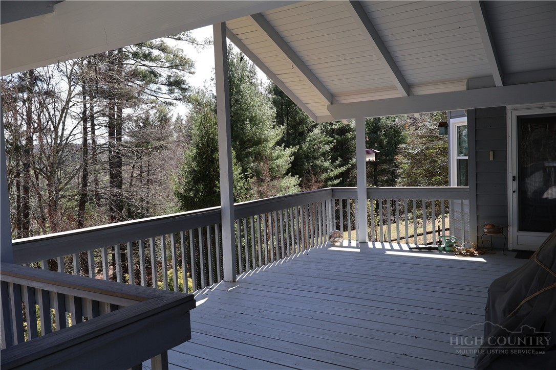 488 Meadow View Road Property Photo 6