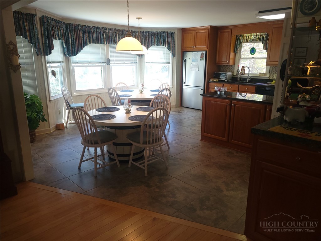 488 Meadow View Road Property Photo 7