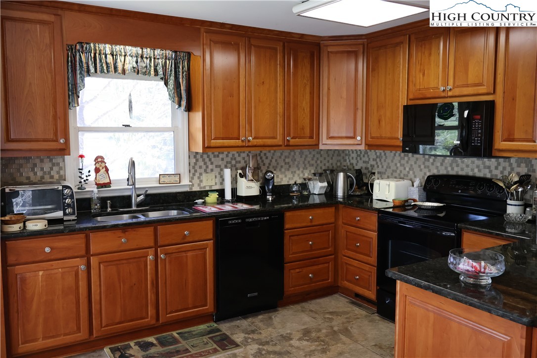 488 Meadow View Road Property Photo 9