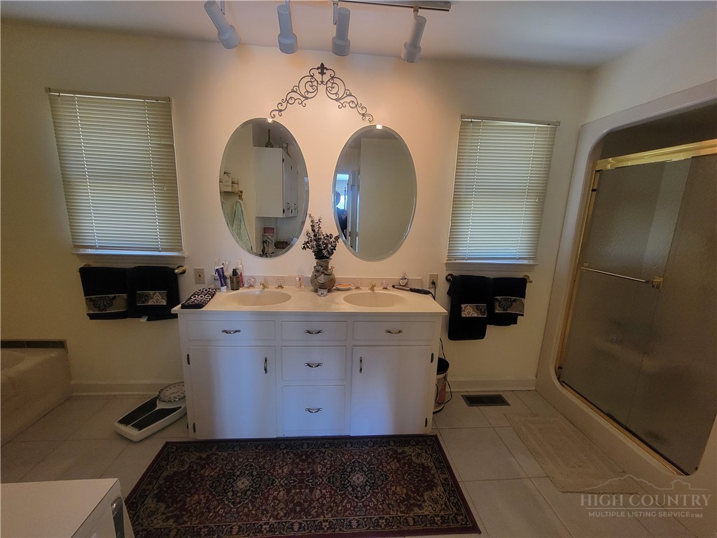 488 Meadow View Road Property Photo 13