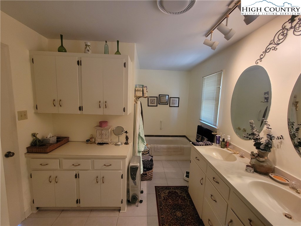 488 Meadow View Road Property Photo 15