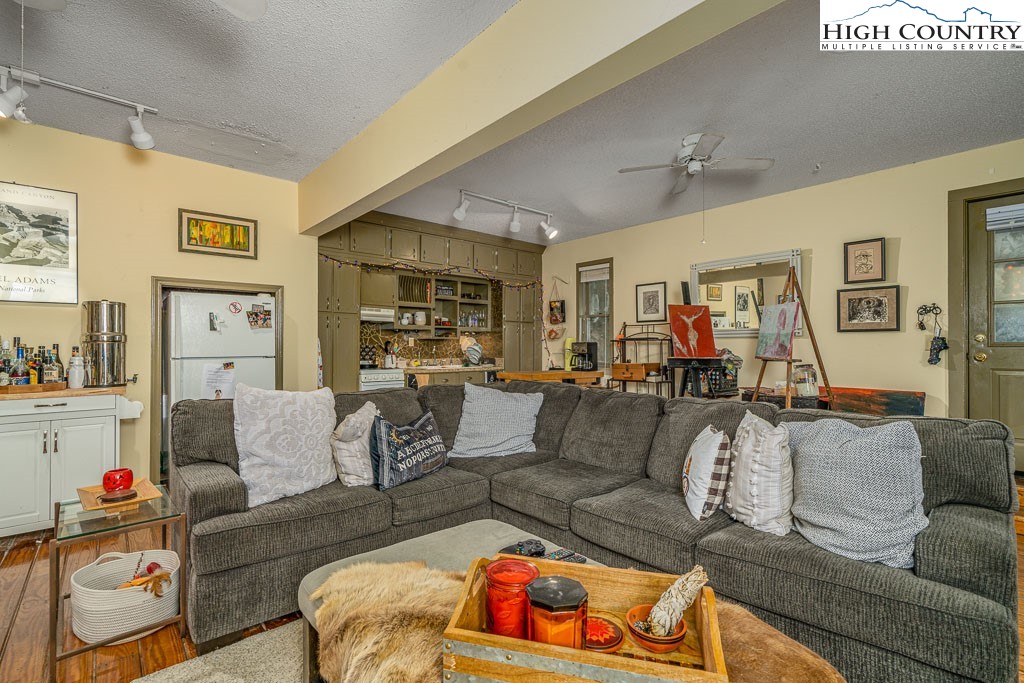 199 Brooker Street Property Photo 34
