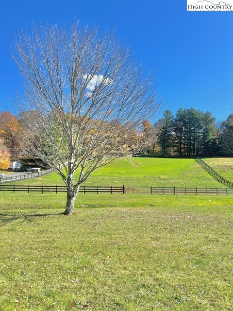 2141 Mt Jefferson Road Property Photo 3