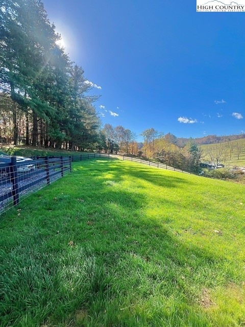 2141 Mt Jefferson Road Property Photo 4