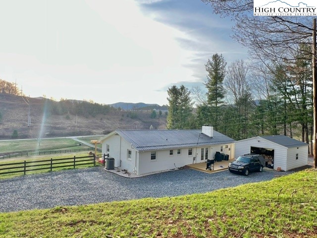 2141 Mt Jefferson Road Property Photo 8
