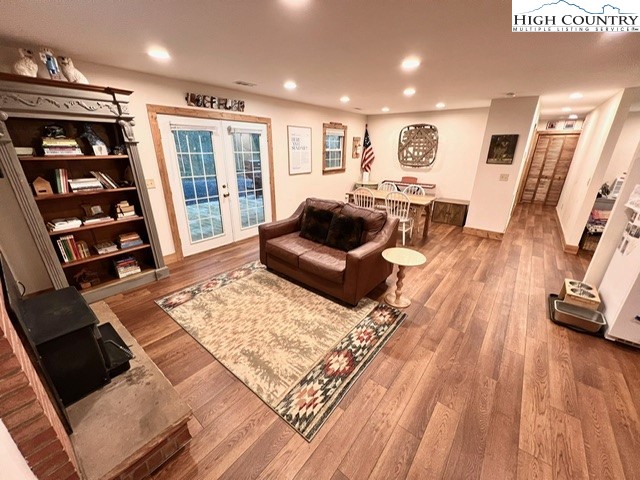 2141 Mt Jefferson Road Property Photo 9