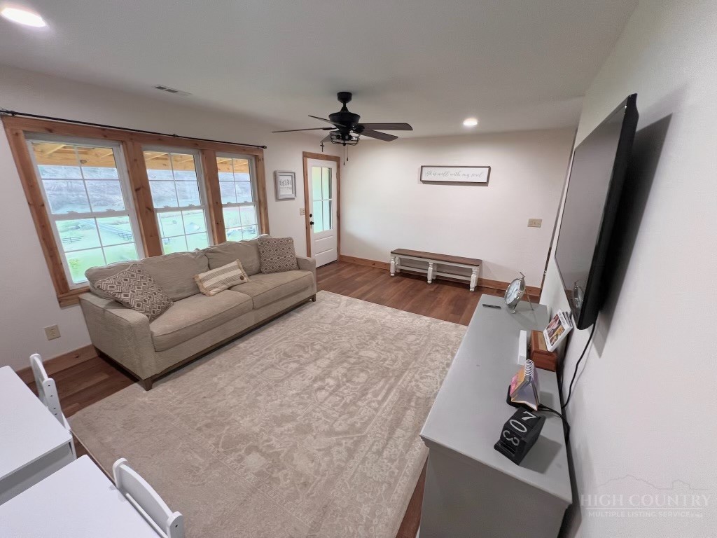 2141 Mt Jefferson Road Property Photo 48