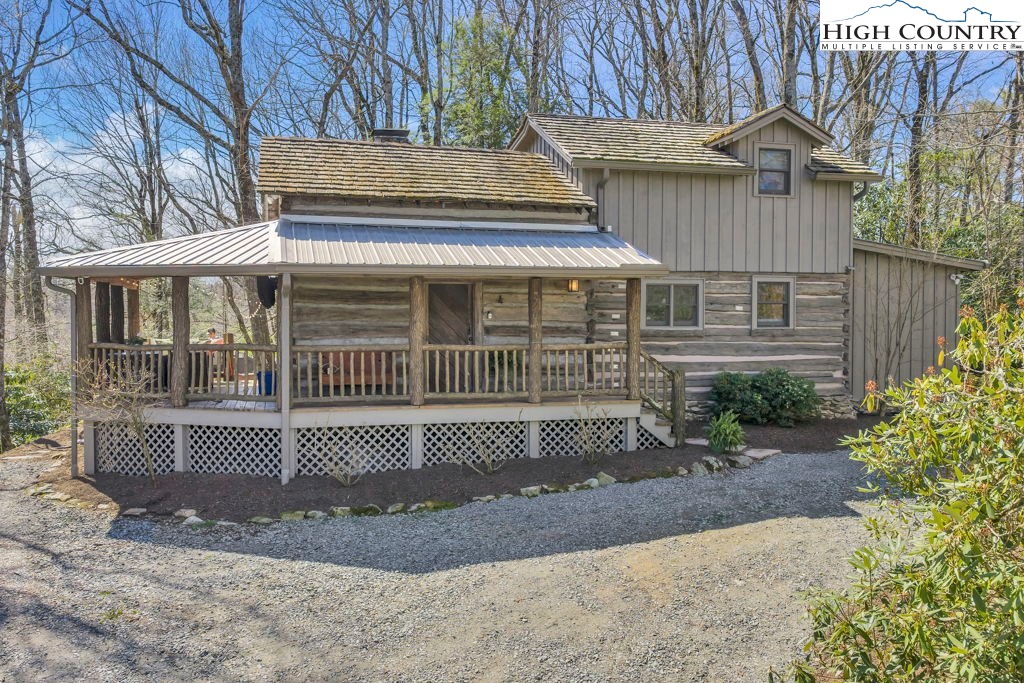 572 Skyland View Drive Property Photo 1
