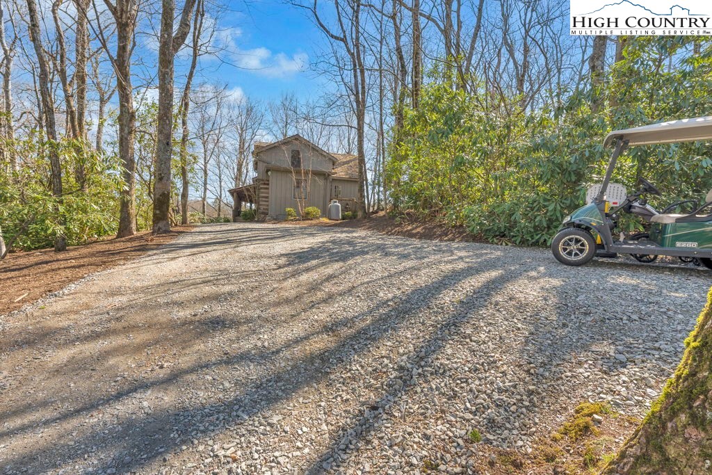 572 Skyland View Drive Property Photo 6