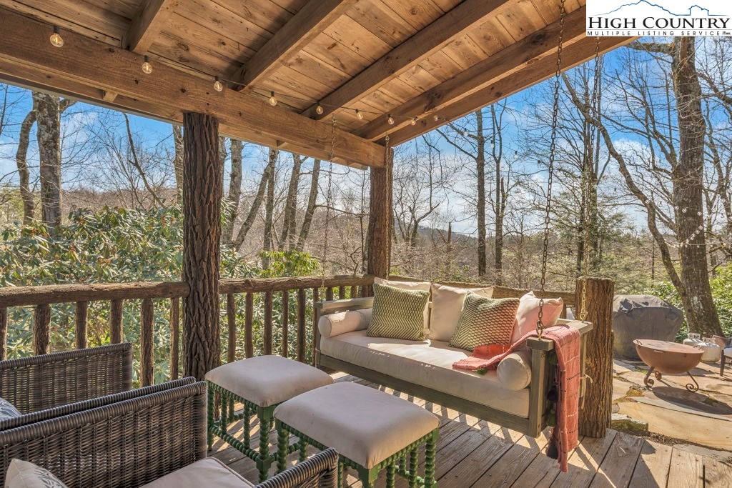 572 Skyland View Drive Property Photo 9