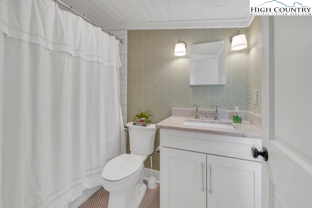 572 Skyland View Drive Property Photo 38