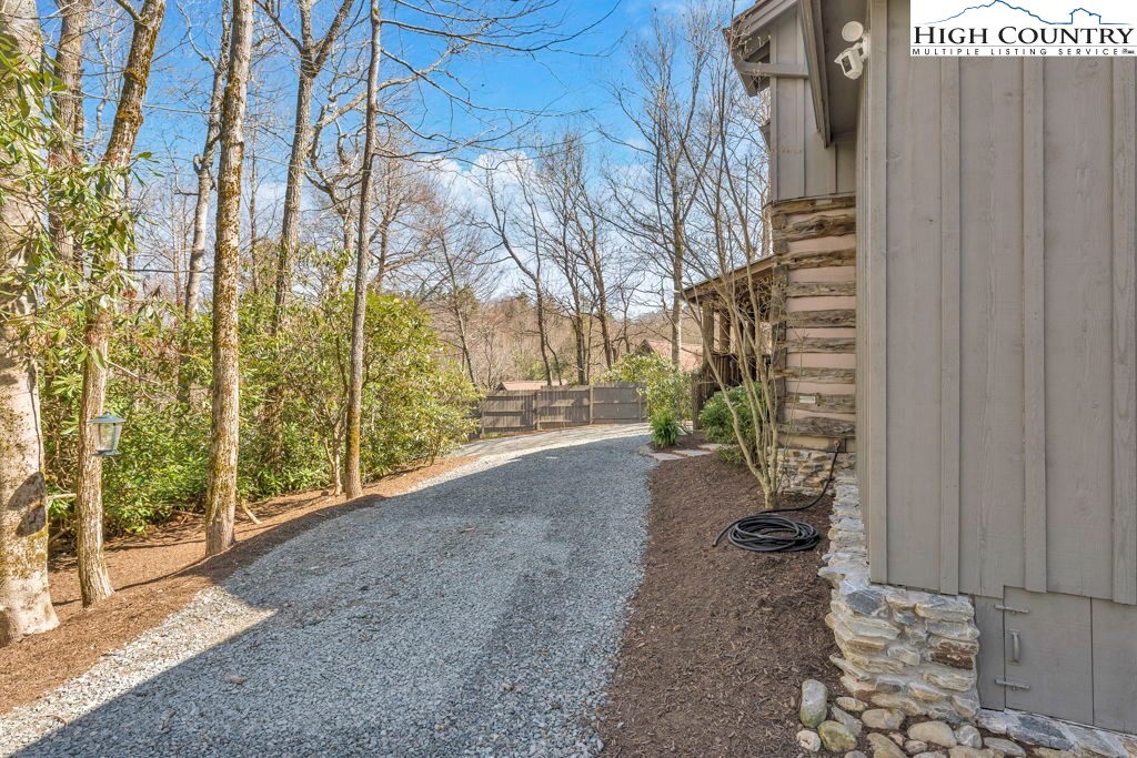 572 Skyland View Drive Property Photo 39