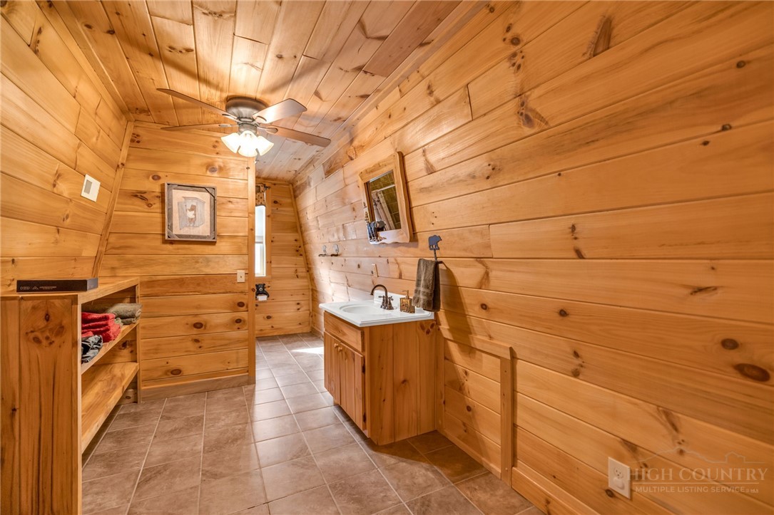 7994 Three Top Road Property Photo 26