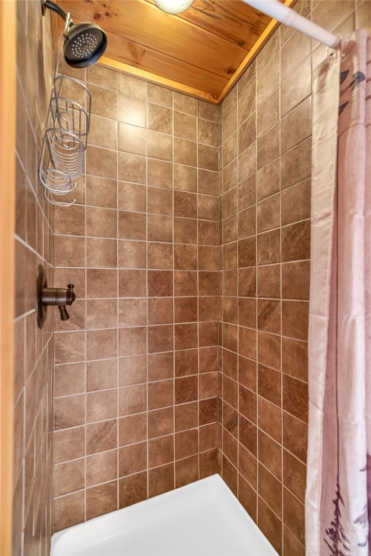 7994 Three Top Road Property Photo 27
