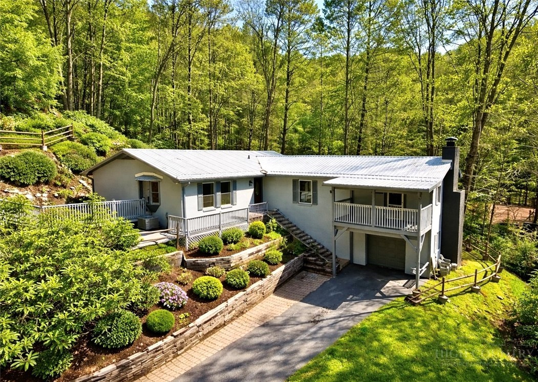 913 Winterberry Trail