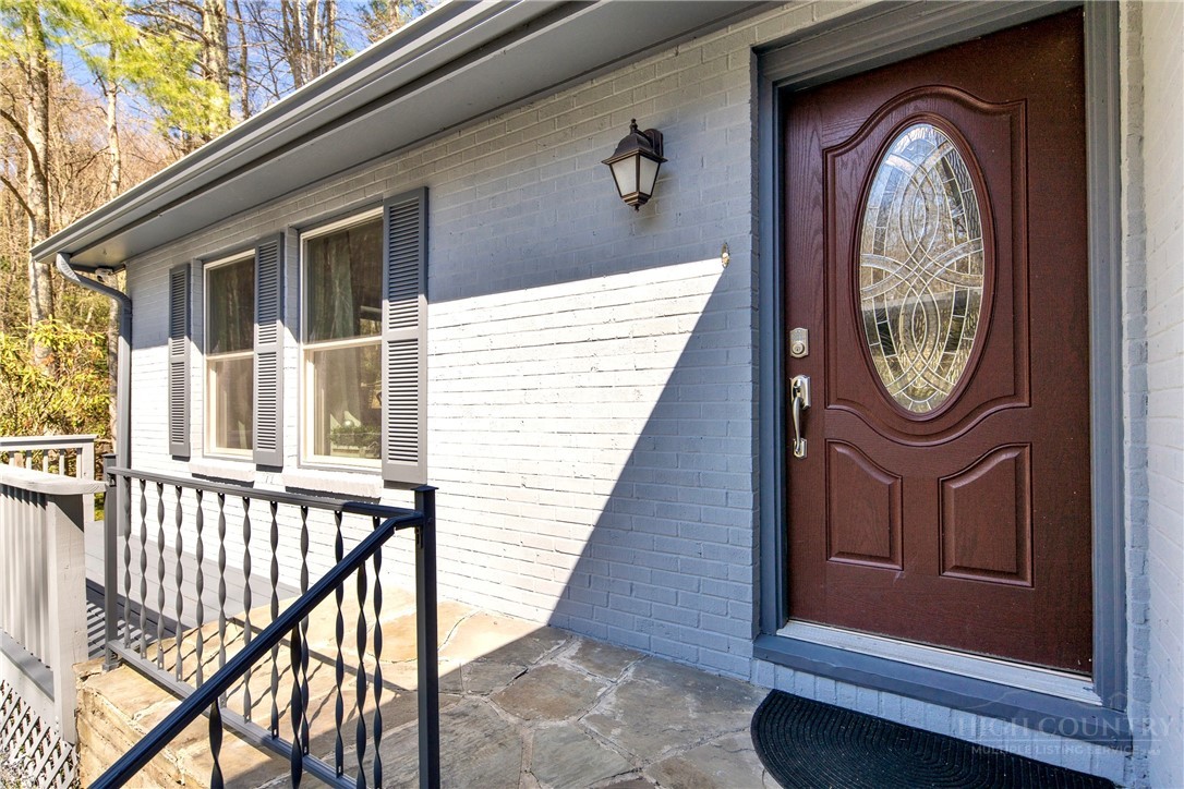913 Winterberry Trail Property Photo 4