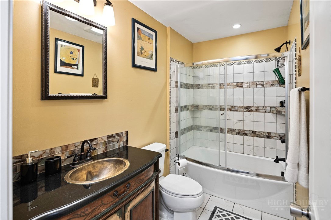 913 Winterberry Trail Property Photo 17
