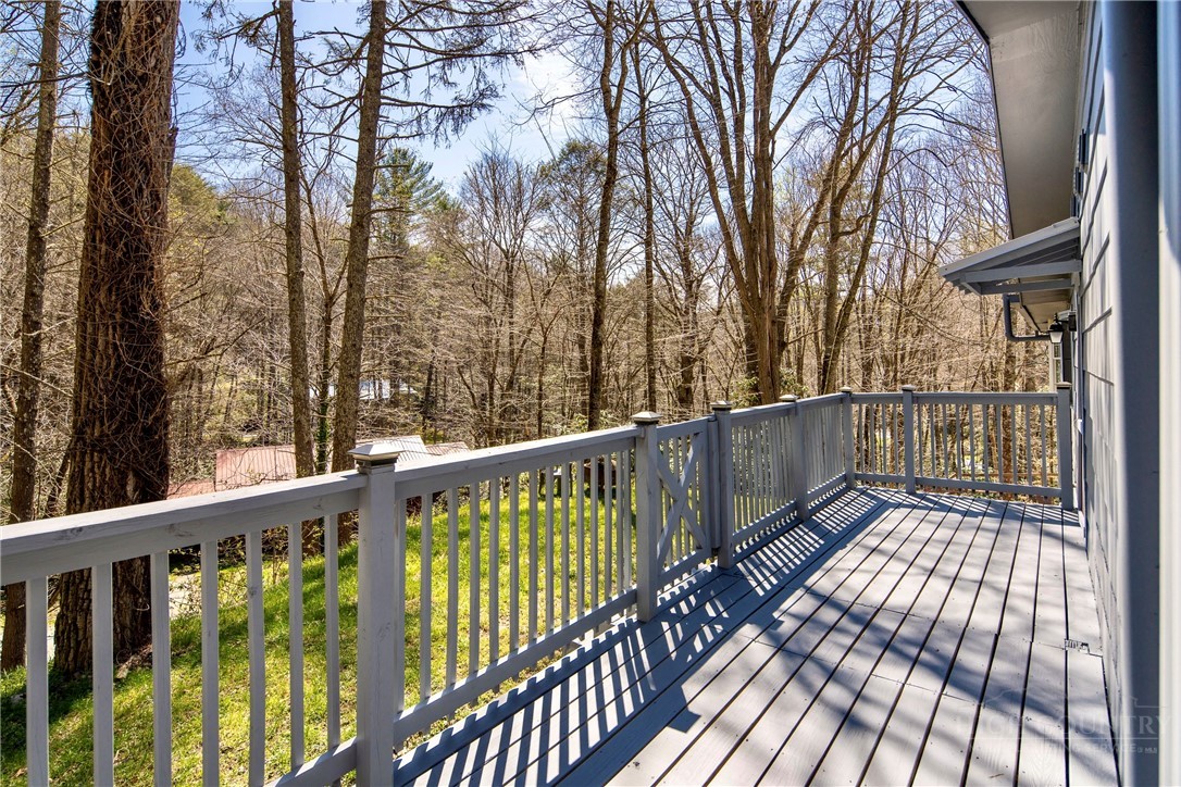 913 Winterberry Trail Property Photo 24