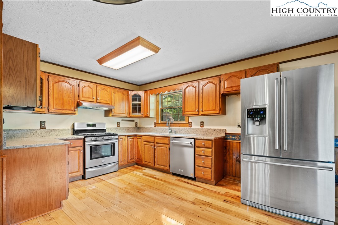 277 Country Lane Property Photo 6