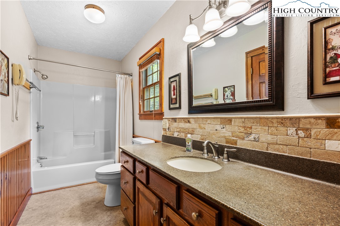 277 Country Lane Property Photo 12