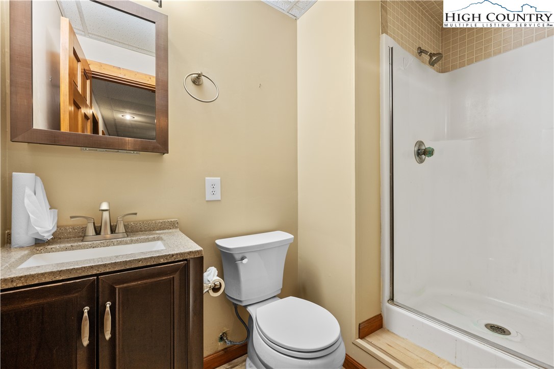 277 Country Lane Property Photo 13