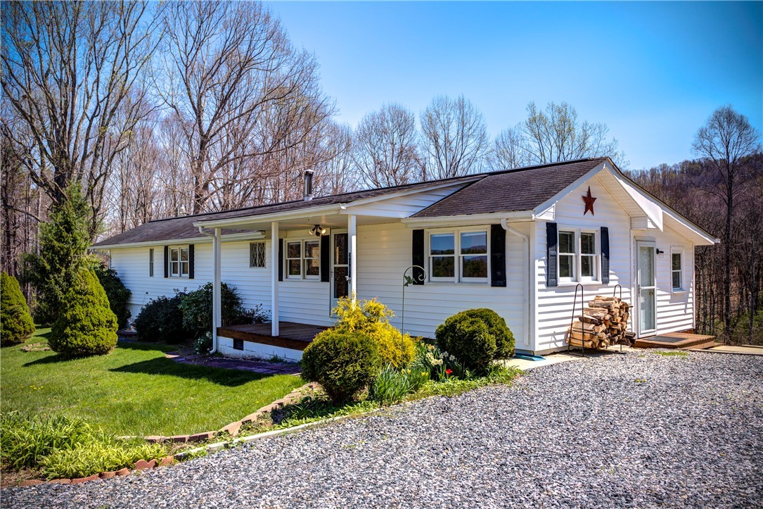 2081 Bakers Ridge Road Property Photo 1
