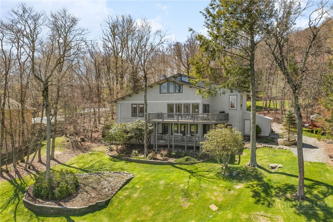 1310 Beech Mountain Parkway Property Photo 1