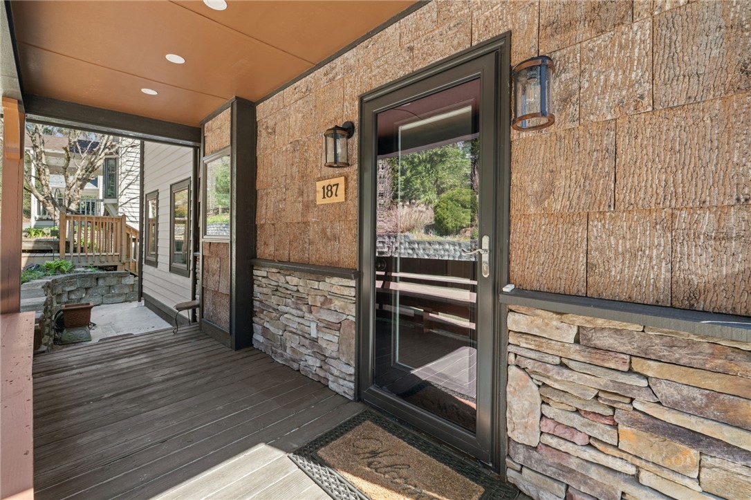 187 Pine Village 5 Property Photo 4