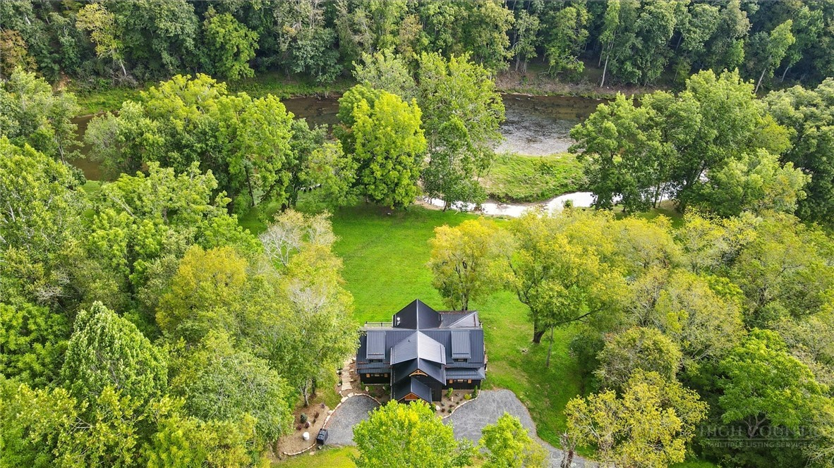 727 Riverwind Drive Property Photo 4