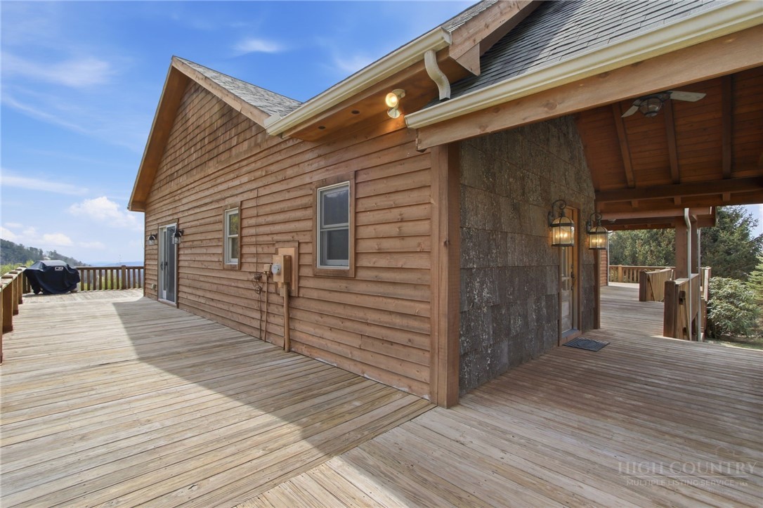 2081 Blackberry Road Property Photo 3