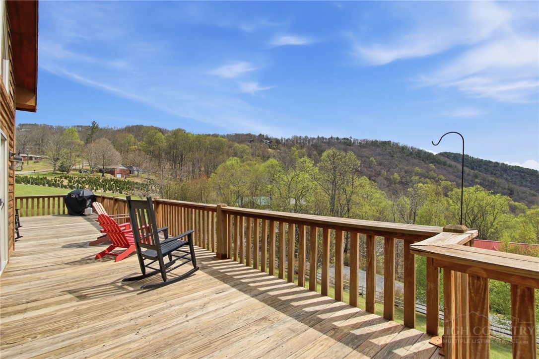 2081 Blackberry Road Property Photo 4