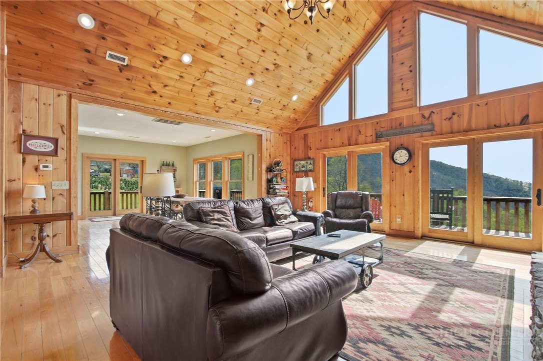 2081 Blackberry Road Property Photo 13