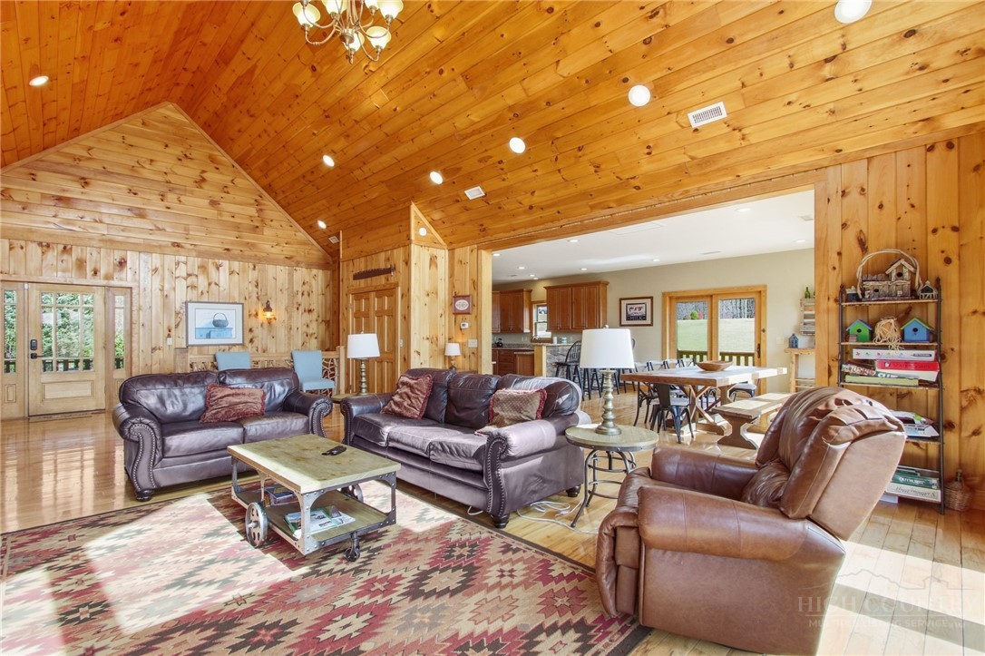 2081 Blackberry Road Property Photo 16