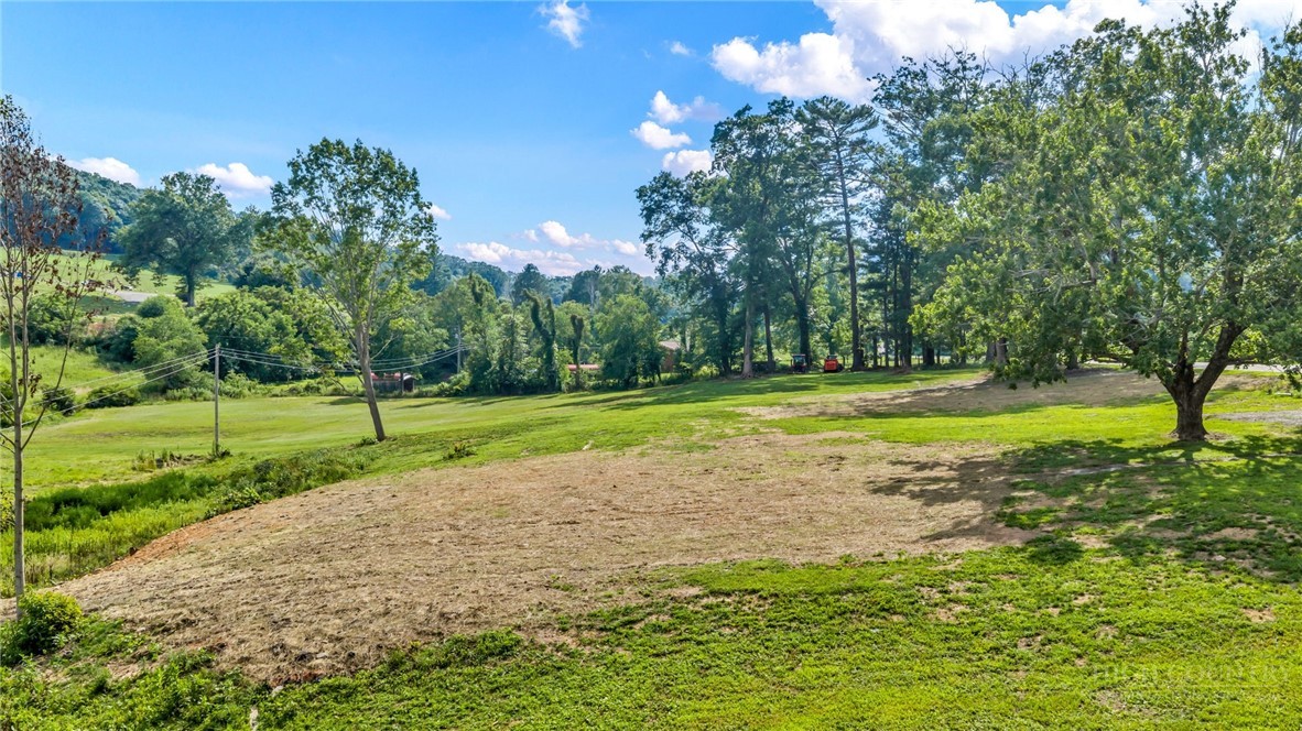 3630 Us Highway 221 N Property Photo 29