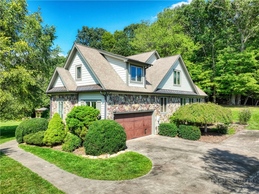 330 Crain Branch Lane Property Photo 1