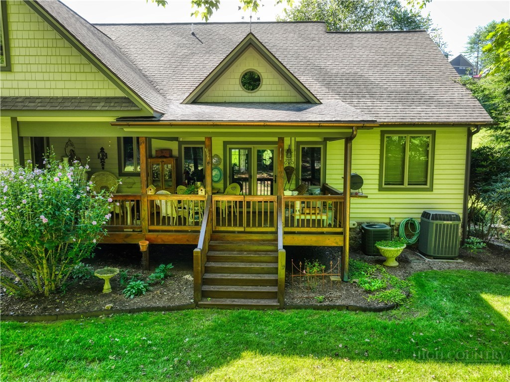 330 Crain Branch Lane Property Photo 4