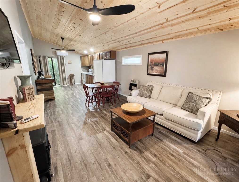 123 Whispering Pine Loop Property Photo 4
