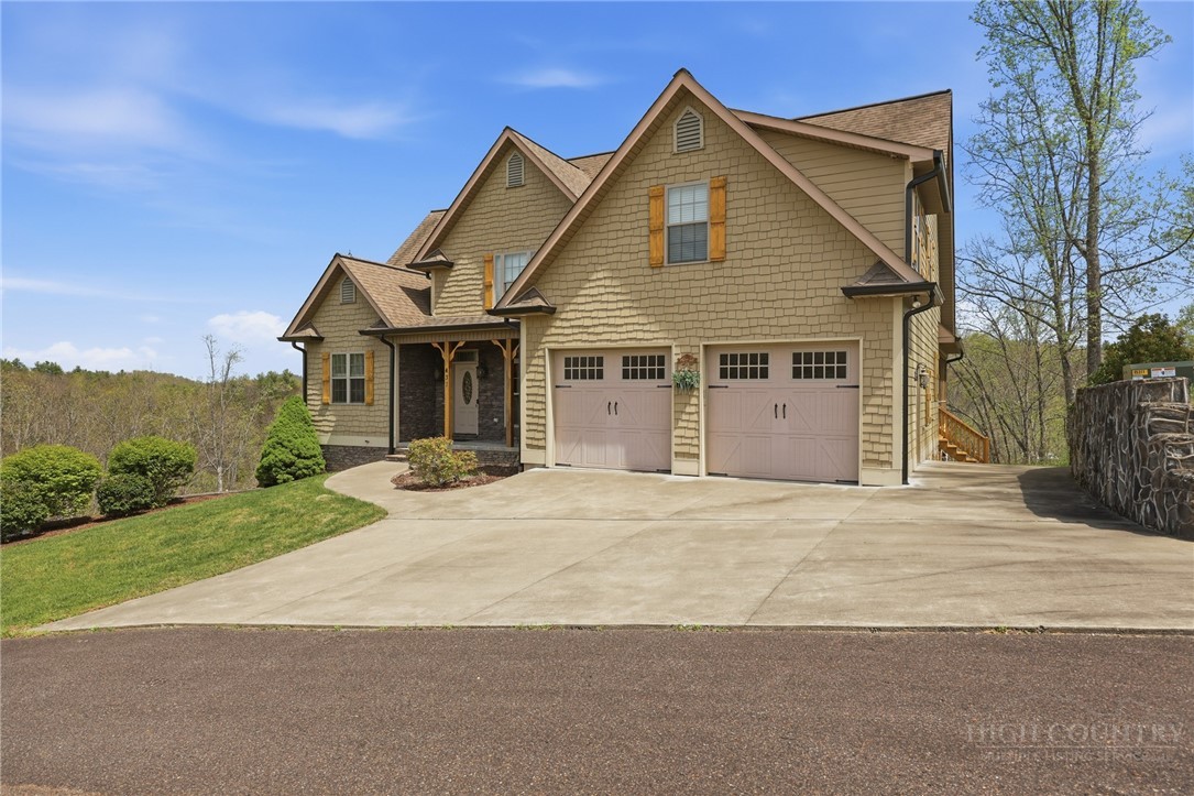 437 Whispering River Drive Property Photo 1