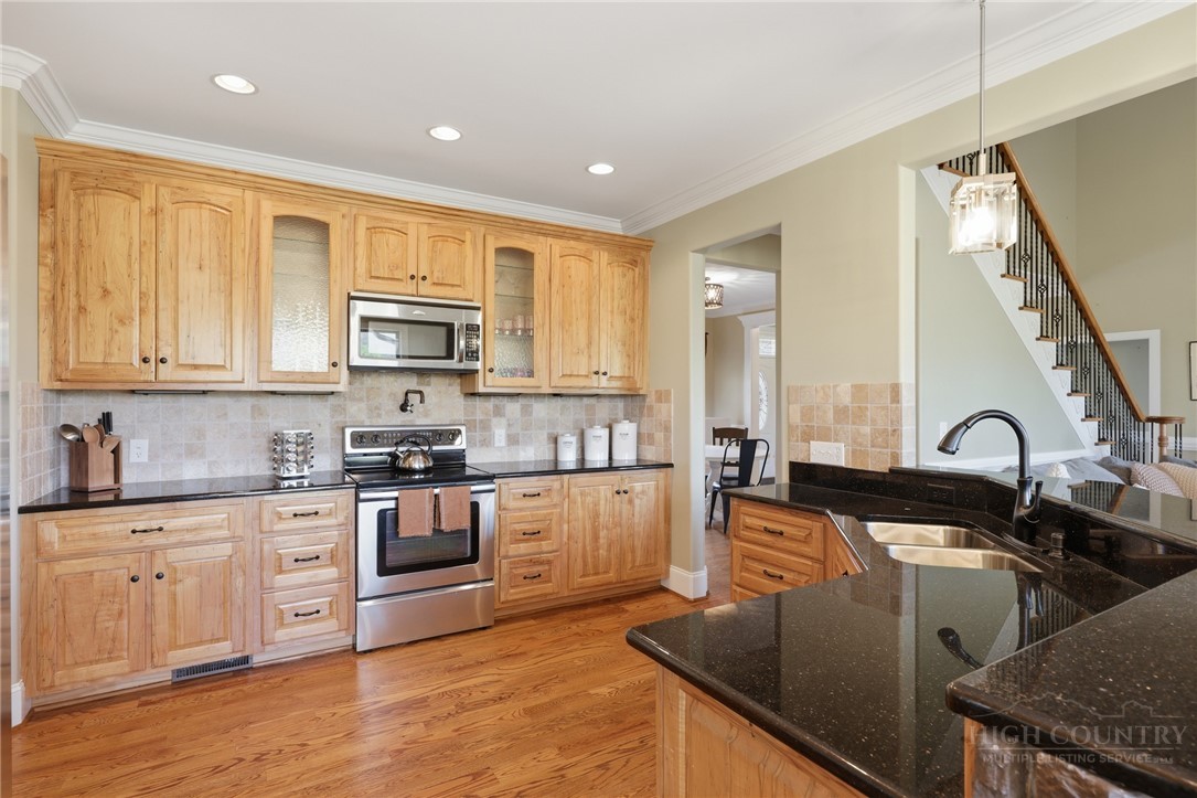 437 Whispering River Drive Property Photo 11