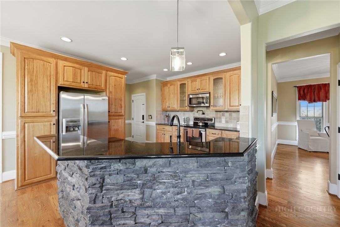 437 Whispering River Drive Property Photo 12