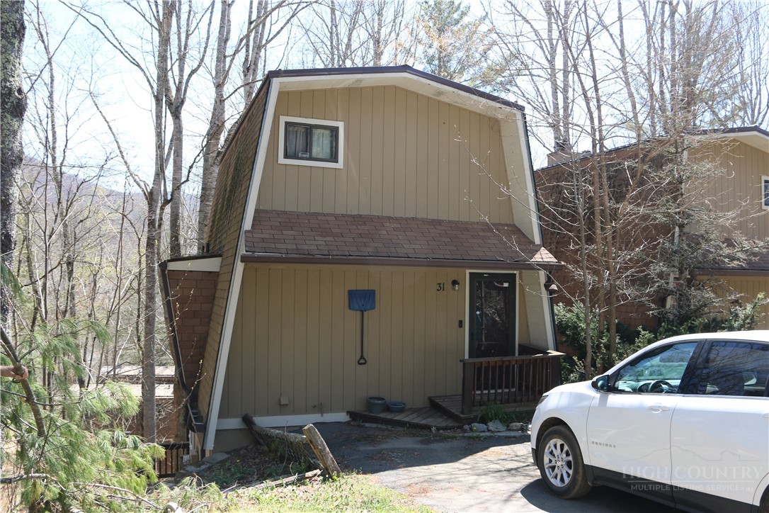 31 Maple Drive B Property Photo 1
